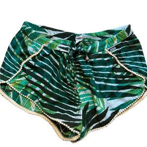 Roxy shorts - Size Small - Super cute and comfortable - Green Palm Tree Design